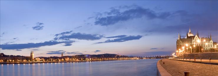 Donau by night